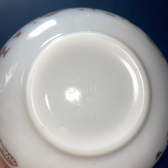 Vintage Pyrex 443 Early American Cinderella Mixing Bowl - Picture 2 of 4